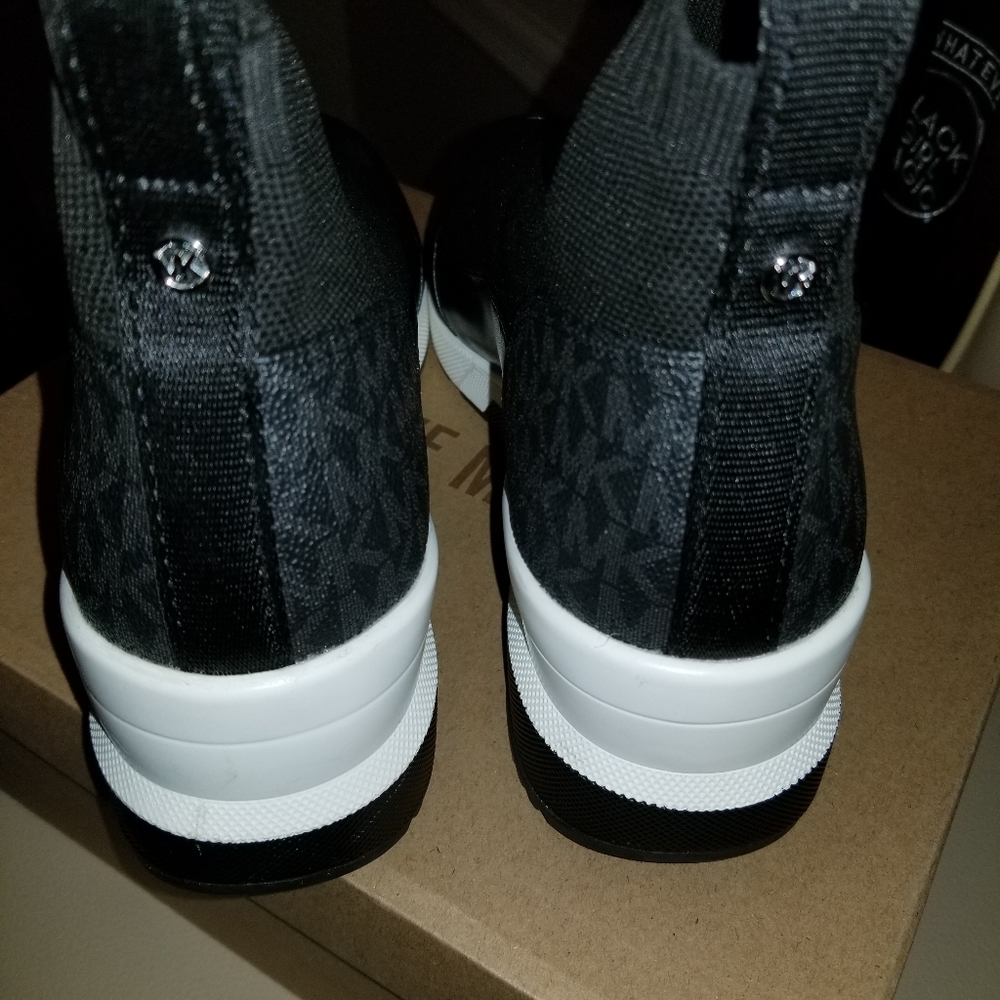 Sneakers - Picture 3 of 3